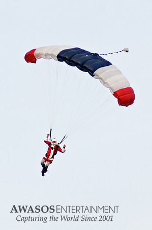 SkydivingSanta-4