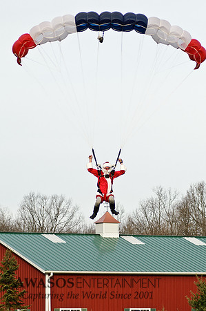 SkydivingSanta-6